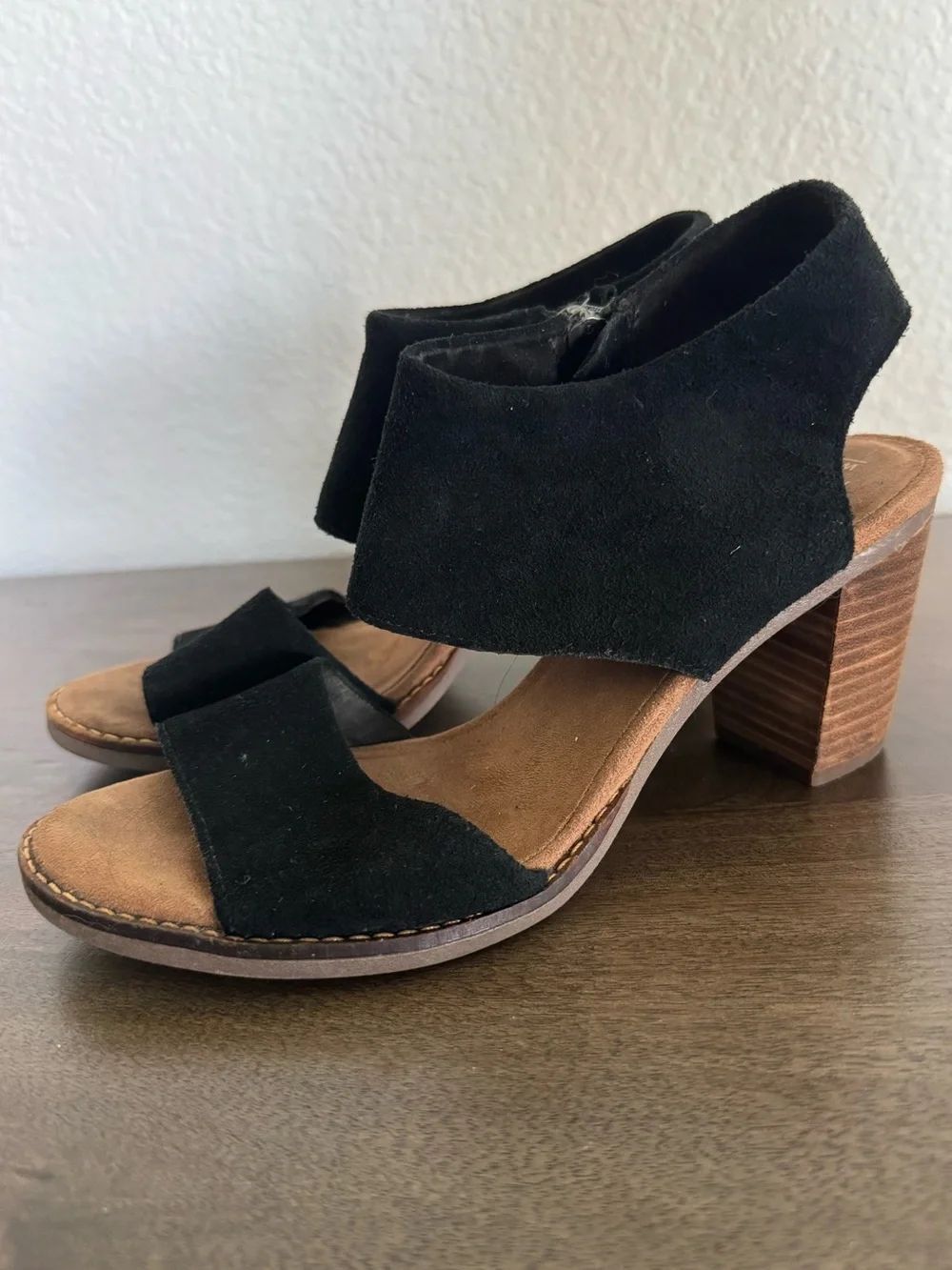 TOMS Black Suede Leather Block Heels Sandals 7.5
